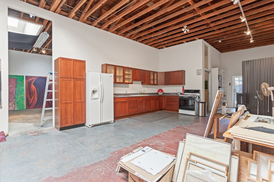 More Photos Of 1312 S Pacific Ave, San Pedro General Retail For Sale