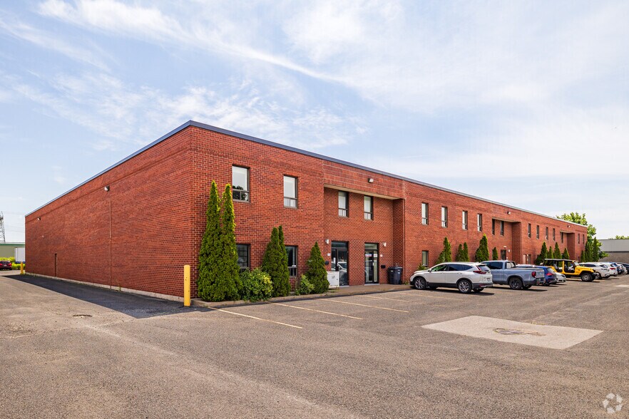 More Photos Of 3325 1re Rue, Longueuil Manufacturing For Lease