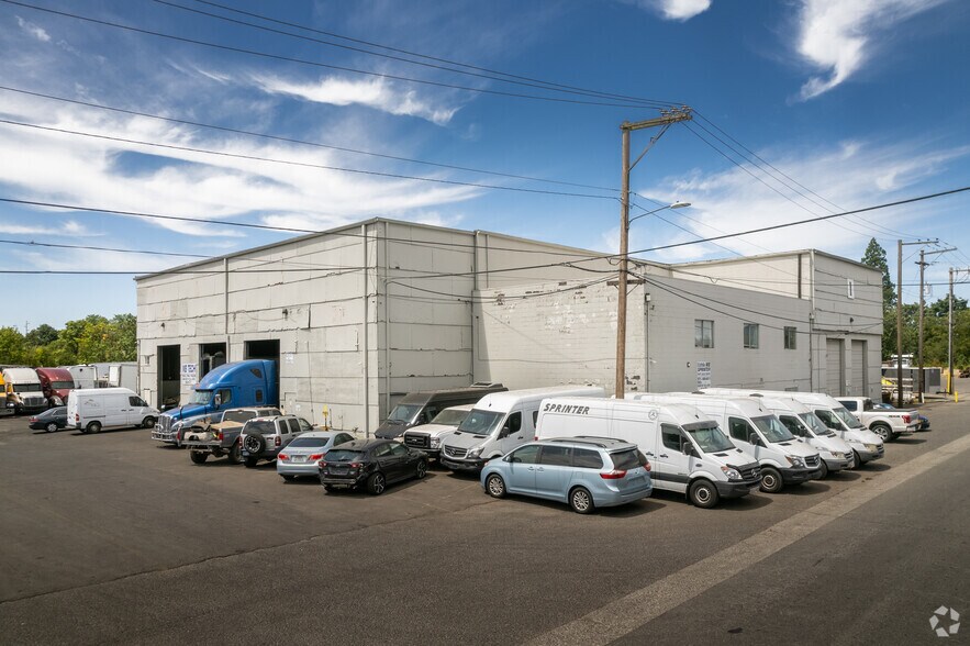Primary Photo Of 6400 SE 101st Ave, Portland Warehouse For Lease