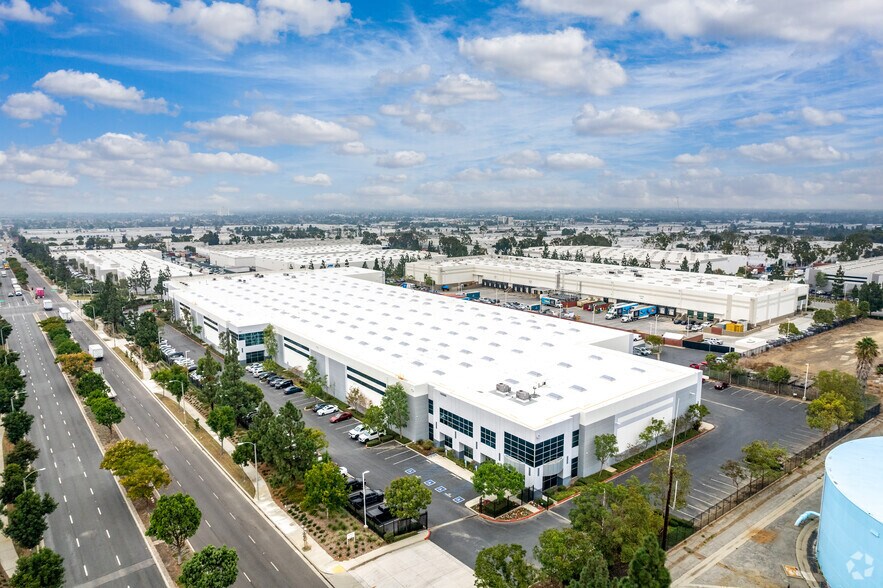 More Photos Of 18450 S Wilmington Ave, Rancho Dominguez Manufacturing For Lease