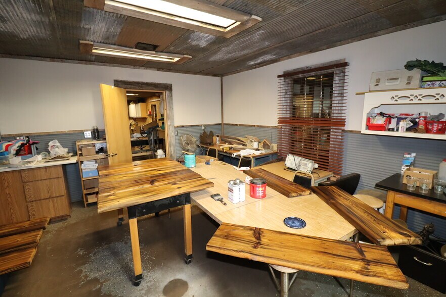 More Photos Of 3600 Ellis Ave, Ashland Flex For Sale