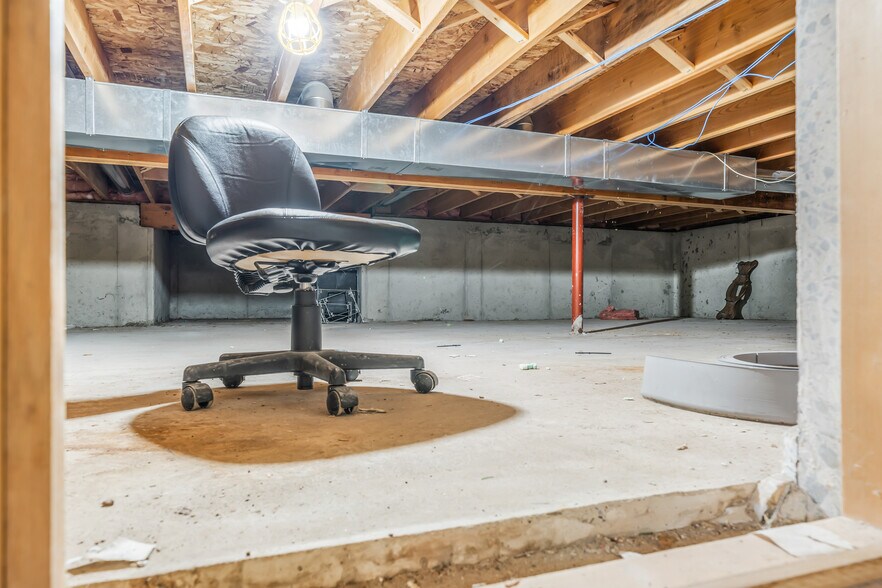 More Photos Of 645 Hawthorne Dr, Omro Veterinarian Kennel For Sale