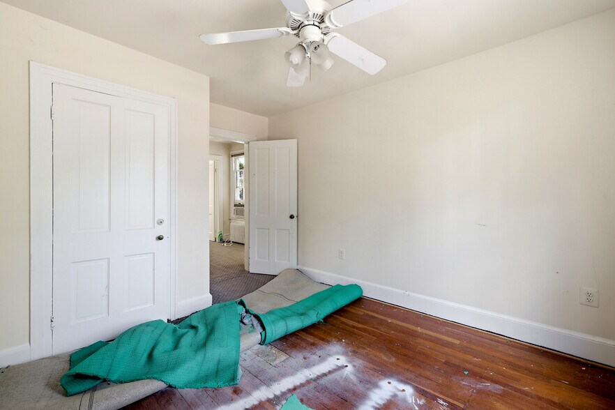 More Photos Of 3 E Market St, Leesburg Office For Sale