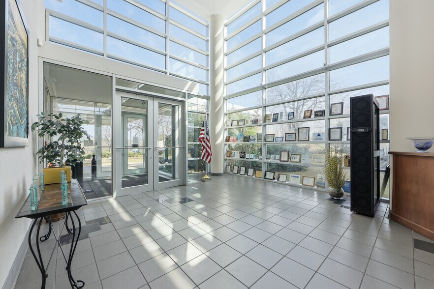 More Photos Of 600 Lakeshore Pky, Birmingham Medical For Lease