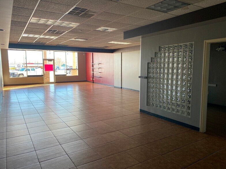 More Photos Of 800 N Federal Blvd, Riverton General Retail For Lease