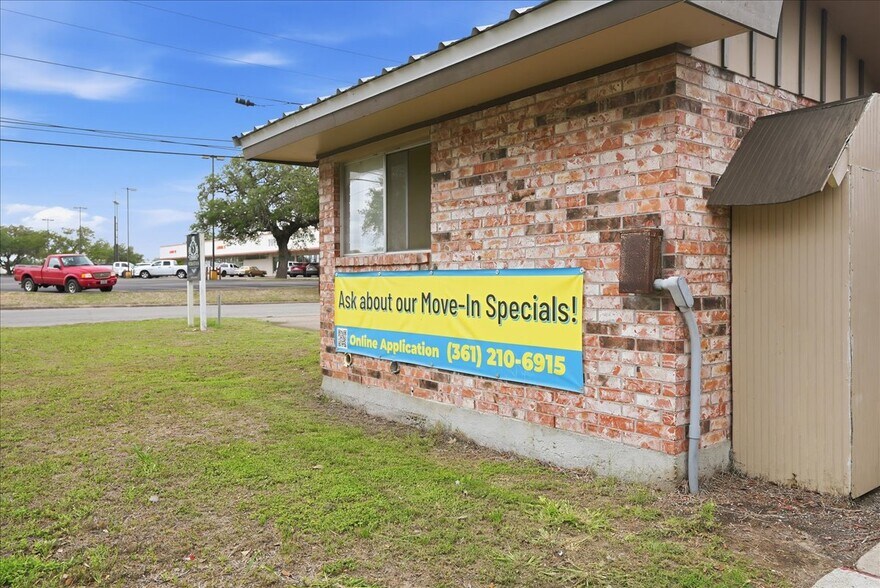 More Photos Of 1400 N Saint Marys St, Beeville Apartments For Sale