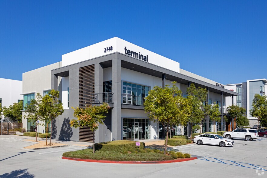 Primary Photo Of 3748 Bayer Ave, Long Beach Office For Lease