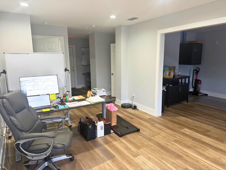 More Photos Of 2882 Mill St, Mobile Warehouse For Sale