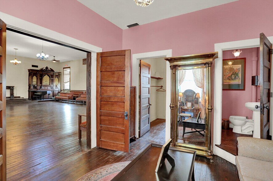 More Photos Of 111 S Walnut St, Edinburgh Theater Concert Hall For Sale