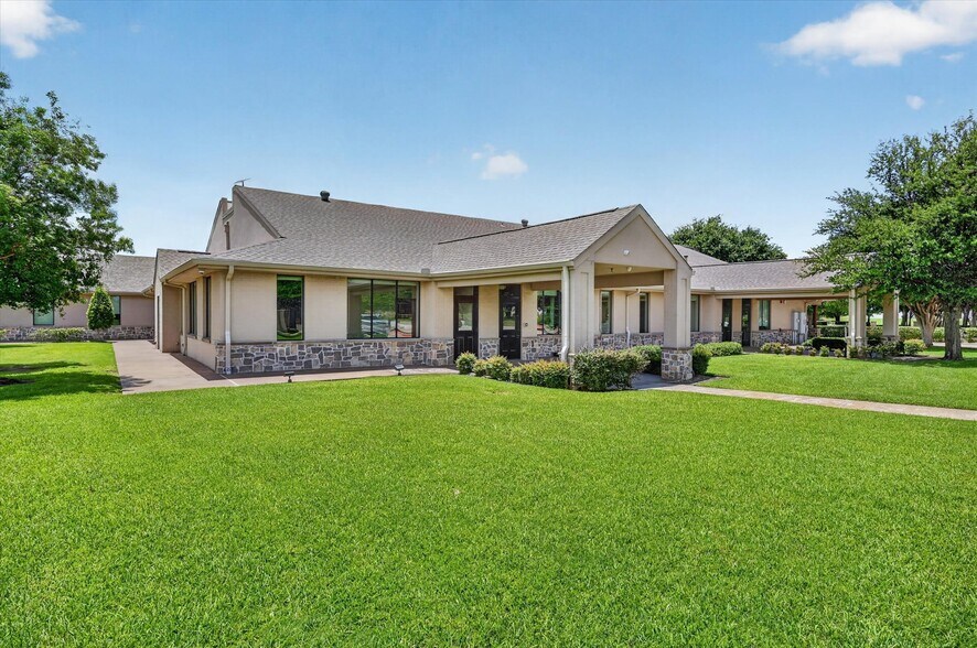 More Photos Of 6200 Stone Hill Farms Pky, Flower Mound Loft Creative Space For Lease