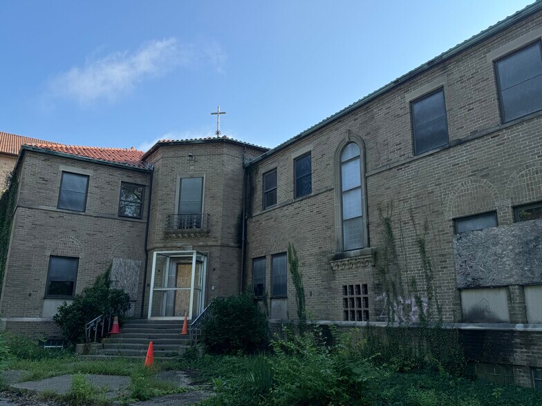 More Photos Of 3500 Montgomery Rd, Cincinnati Religious Facility For Sale