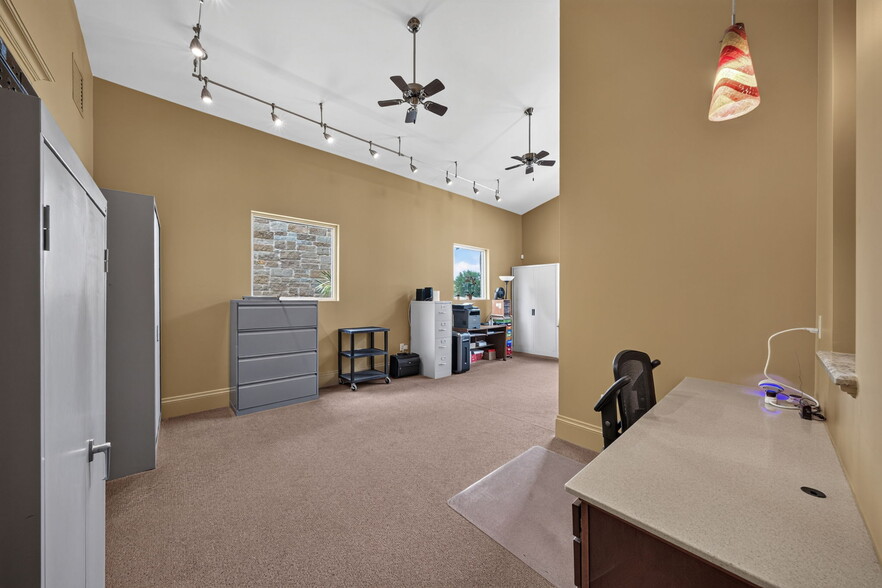 More Photos Of 16007 Via Shavano, San Antonio Office For Sale