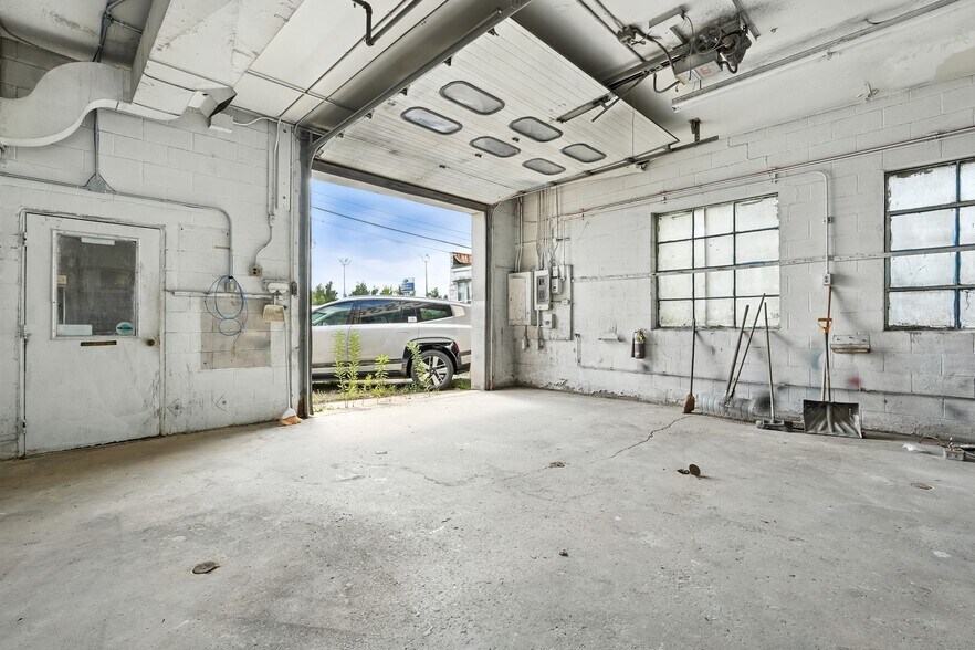 More Photos Of 717 East St, Pittsfield Auto Repair For Lease