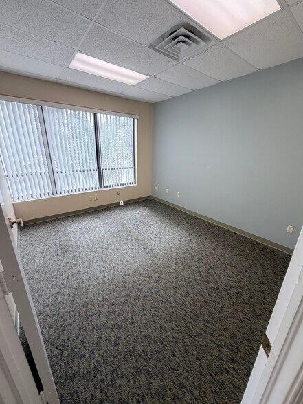 More Photos Of 900 SE Ocean Blvd, Stuart Office For Sale