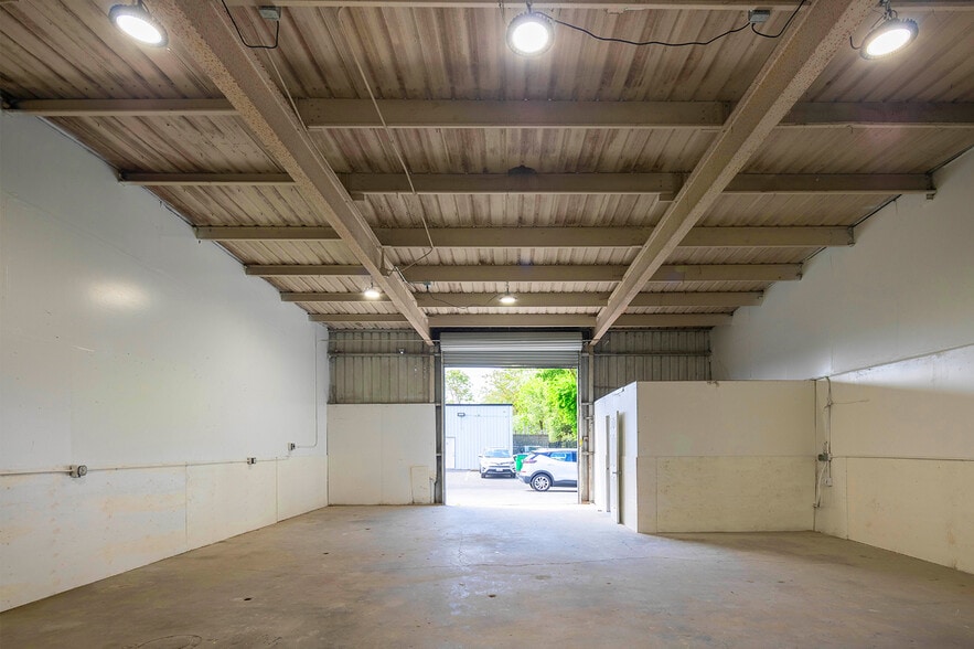 Primary Photo Of 5753 Auburn Blvd, Sacramento Warehouse For Lease