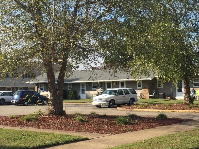 More Photos Of 1450 Luther Sq, Evansville Apartments For Sale