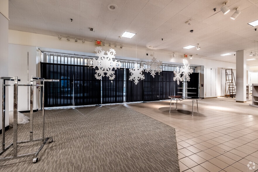 More Photos Of 1400-1420 N Parham Rd, Richmond Unknown For Lease