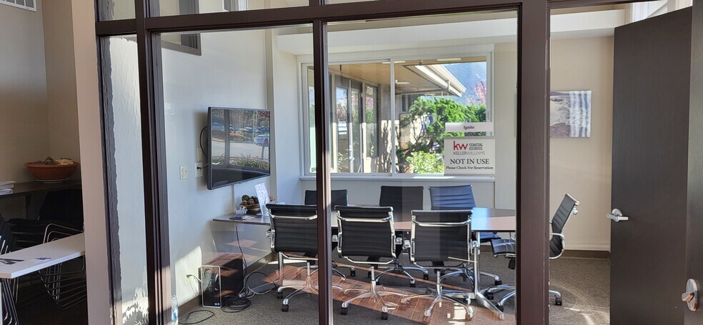 More Photos Of 26135 Carmel Rancho Blvd, Carmel General Retail For Lease
