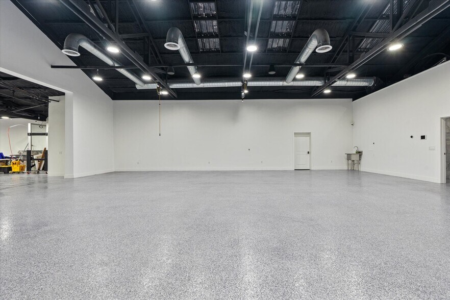 More Photos Of 389 N Us-17-92, Longwood Auto Dealership For Lease