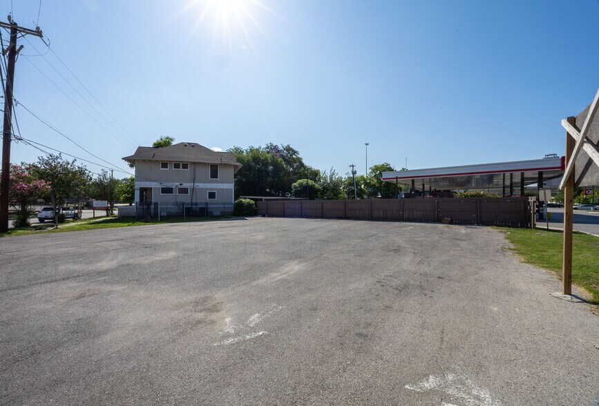 More Photos Of 302 W Euclid Ave, San Antonio Land For Sale
