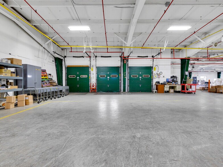 More Photos Of 16 Swamscott St, Newfields Warehouse For Lease