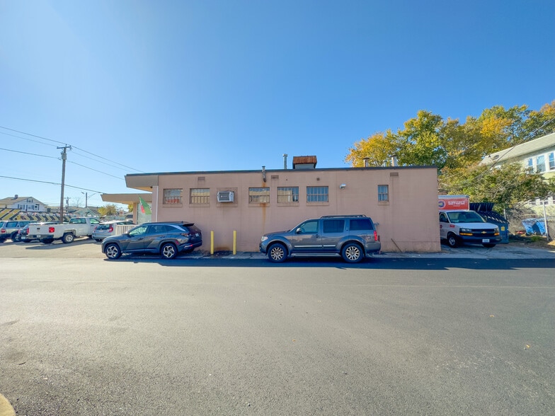 More Photos Of 567 Reservoir Ave, Cranston Storefront For Lease
