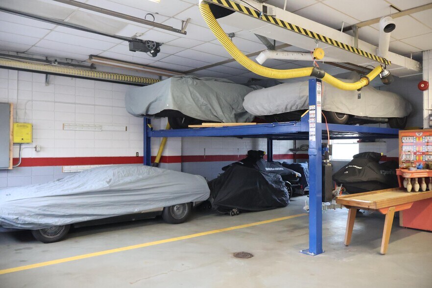 More Photos Of 311 Vischer Ferry Rd, Clifton Park Auto Repair For Sale