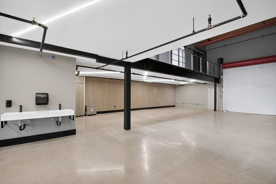 More Photos Of 4125 Market St, Ventura Light Manufacturing For Sale