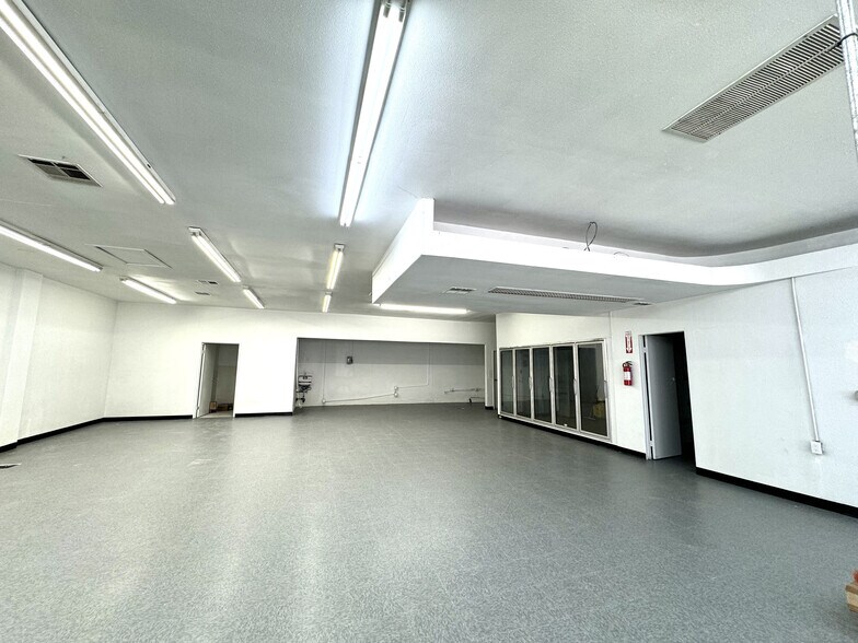 More Photos Of 1941 Atlantic Ave, Long Beach Convenience Store For Sale