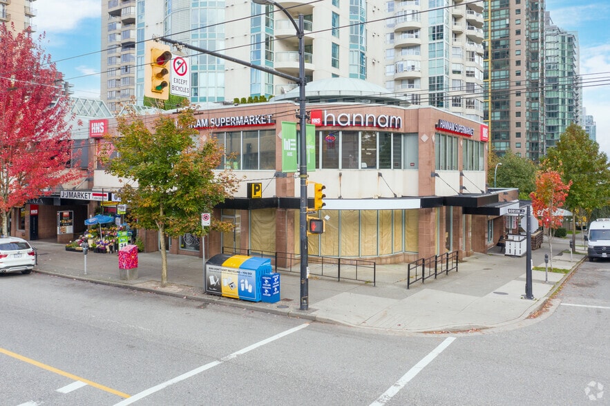More Photos Of 1301 Robson St, Vancouver Storefront Retail Office For Sale