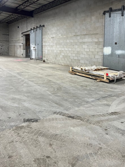 More Photos Of 1250 N Zane Ave, Golden Valley Manufacturing For Sale