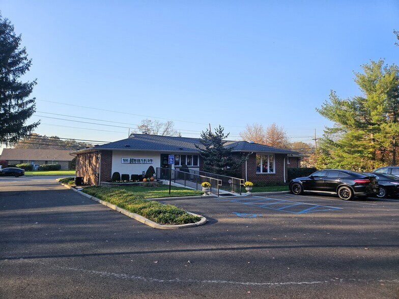 More Photos Of 3685 Quakerbridge Rd, Hamilton Office For Sale