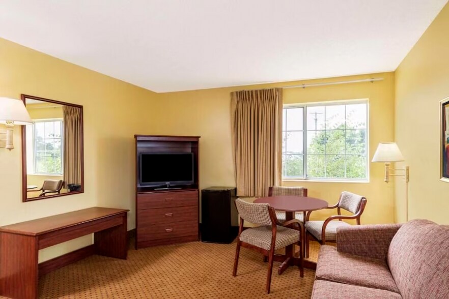 More Photos Of 1530 Main St, Osage Hotel For Sale