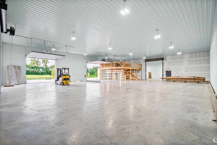More Photos Of 1040 Smokestack Dr, Clarksville Warehouse For Lease