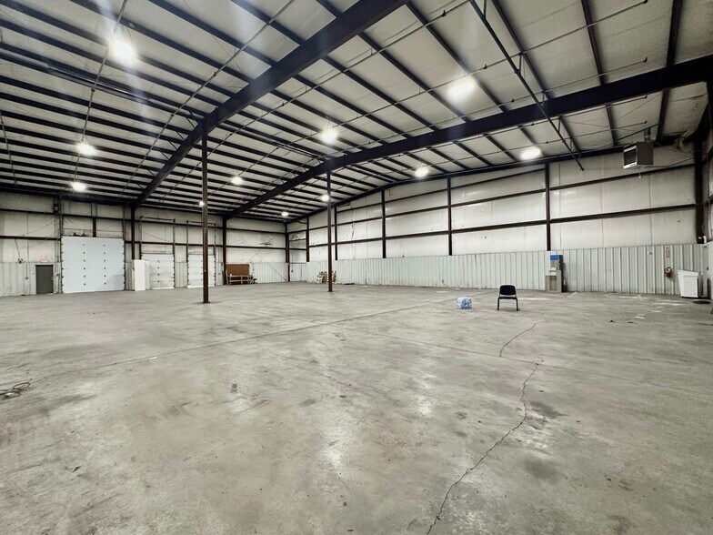 More Photos Of 5571 N Main St, Joplin Showroom For Sale