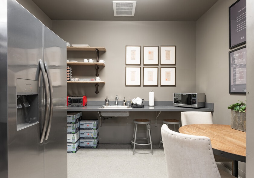 More Photos Of 710-720 State St, Santa Barbara General Retail For Lease