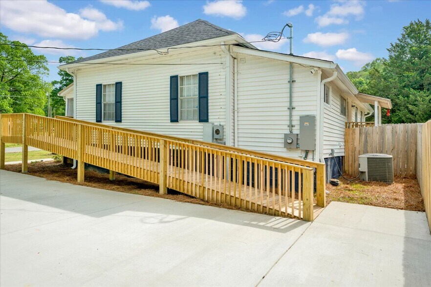 More Photos Of 607 12th Ave SW, Alabaster Specialty For Sale