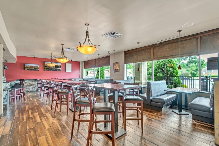 More Photos Of 1036 Volvo Pky, Chesapeake Freestanding For Sale