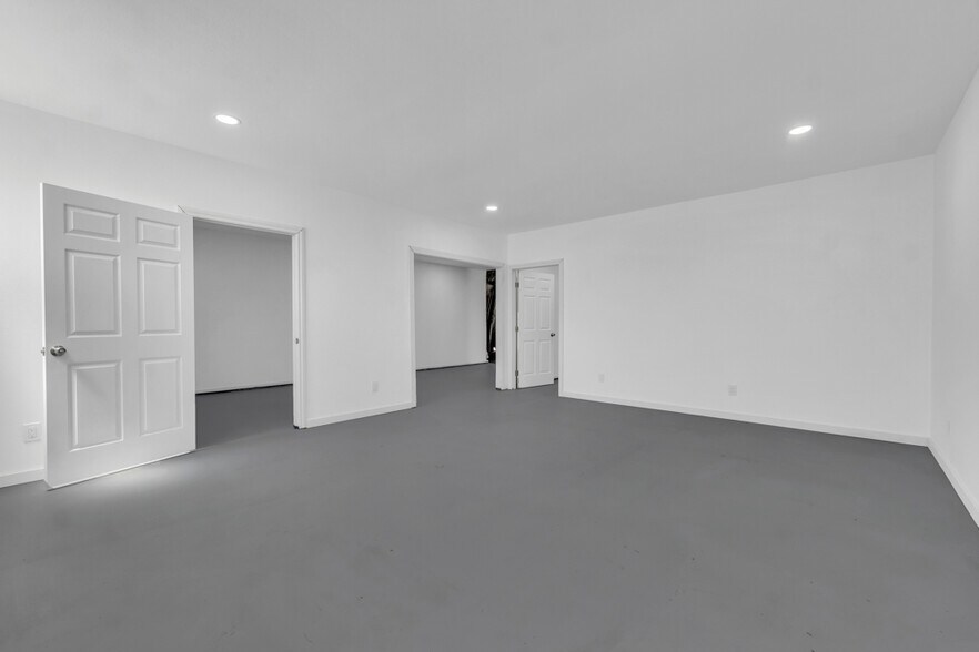 More Photos Of 1626-1640 Pine St, Oxnard Warehouse For Sale