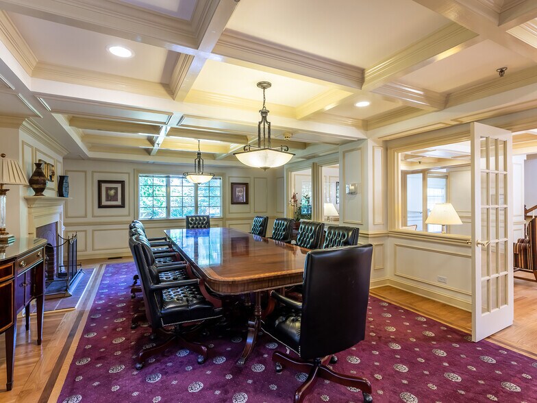 More Photos Of 301 W Roosevelt Rd, Wheaton Office For Lease