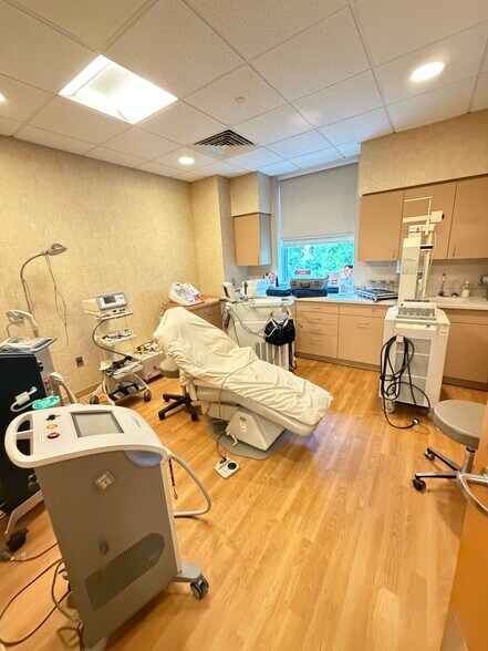 More Photos Of 2603 Keiser Blvd, Reading Hospital For Lease