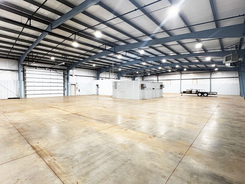 More Photos Of 2325 South Fretz Avenue, Edmond Warehouse For Lease