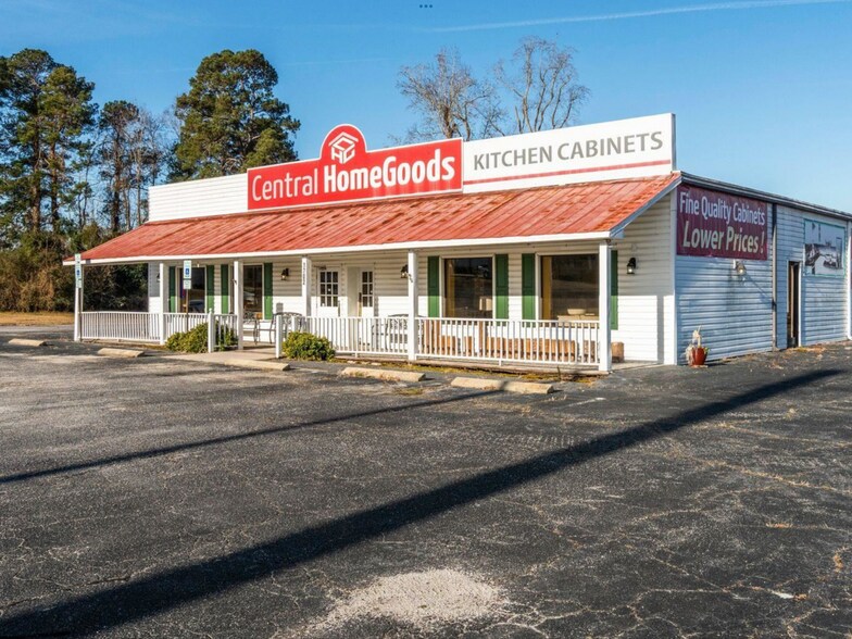 More Photos Of 1702 S Madison St, Whiteville Freestanding For Sale