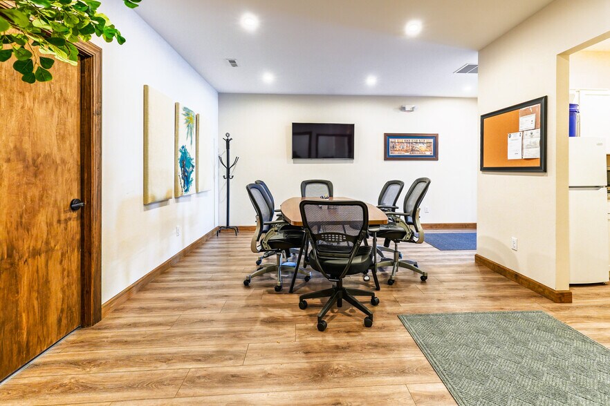 More Photos Of 430 Commerce Ln, West Berlin Showroom For Sale