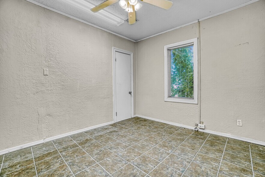 More Photos Of 1222 NW Cache Rd, Lawton Office For Sale