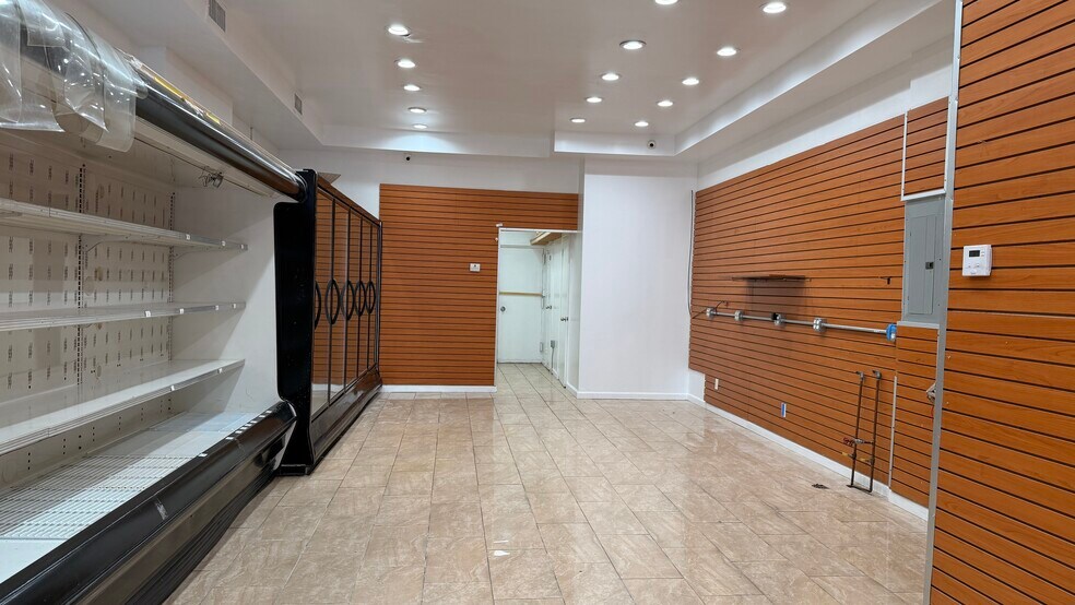 More Photos Of 5127 43rd Ave, Woodside General Retail For Lease