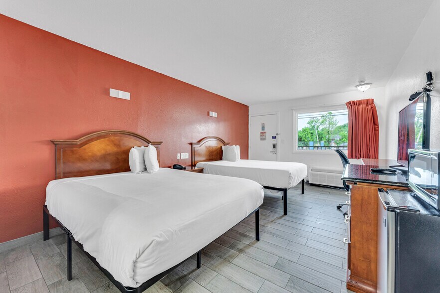 More Photos Of 1023 W Main St, Branson Hotel For Sale