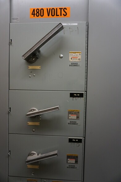 More Photos Of 93 W Campbell Rd, Rotterdam Freestanding For Sale