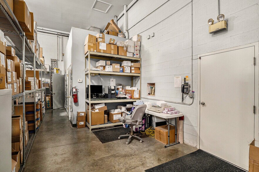 More Photos Of 4165 Lippincott Blvd, Burton Light Distribution For Sale