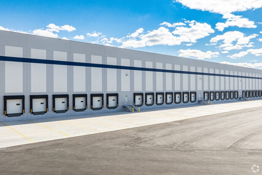 More Photos Of 175 Lowell St, Wilmington Distribution For Sale